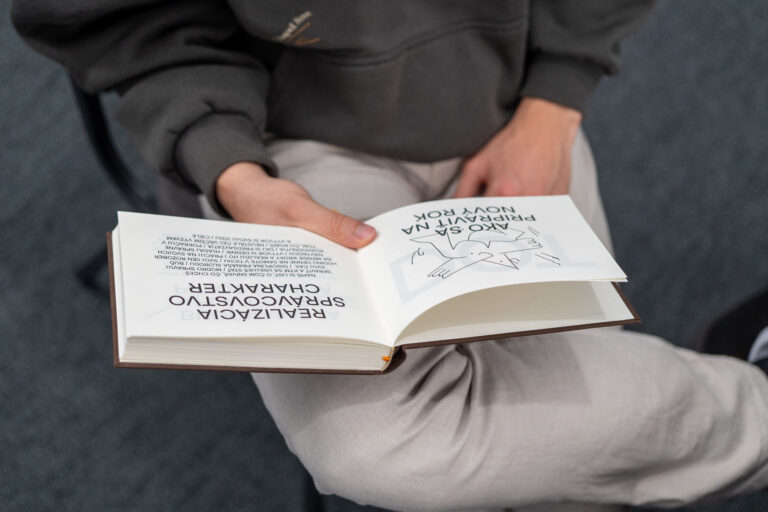 verzia 3 tmavohnedý mesačník 08